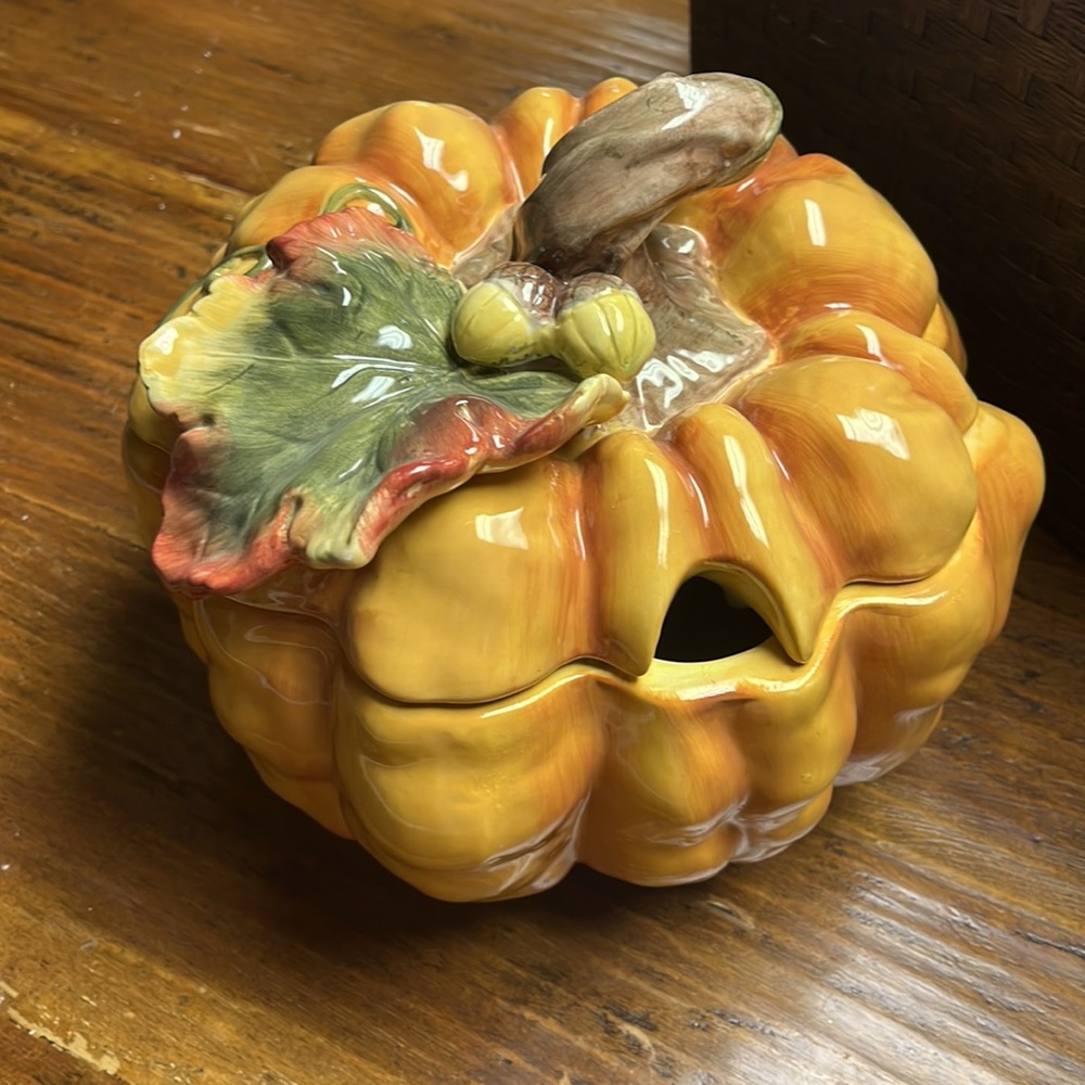 Large fall pumpkin tureen - Picture 2 of 2